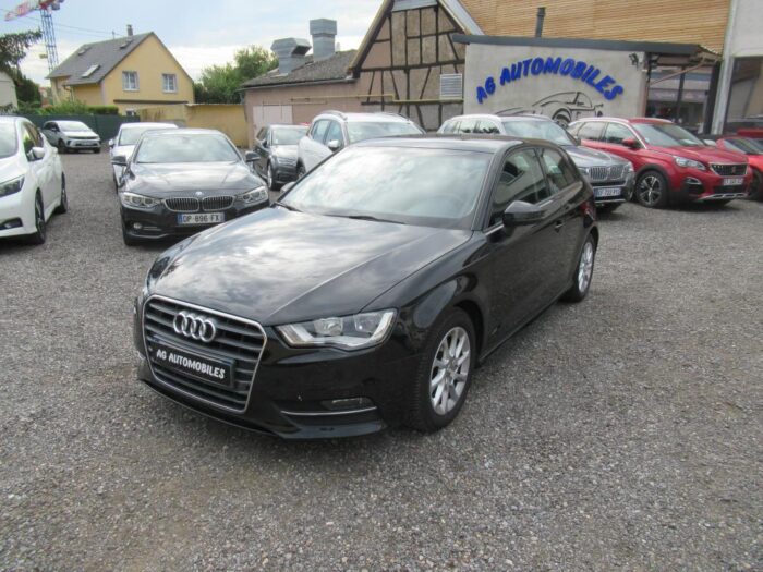 Audi A3 AMBIENTE 110 CV 9900 euros